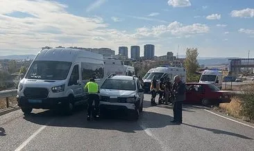 Kırıkkale’de iki otomobil kafa kafaya çarpıştı: 4 yaralı! #kirikkale
