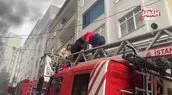 Esenyurt’ta 5 katlı binada yangın! Mahsur kalan vatandaşları kurtarma çalışmaları sürüyor