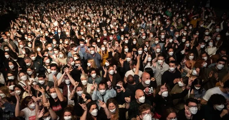 İspanya’da normale dönüş! Koronavirüse rağmen dev konser yapıldı