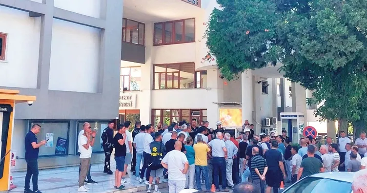 Baklava kutusundan rüşvet çıktı