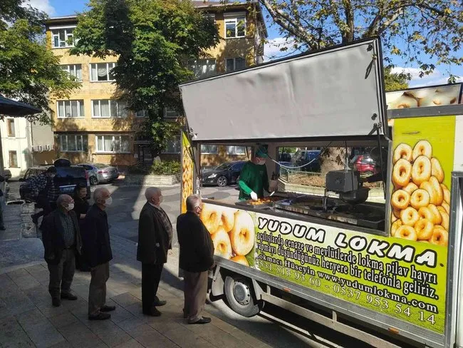 Bursa’da Şehzade Mustafa için lokma dağıtıldı