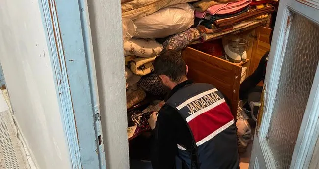 İzmir’de DEAŞ operasyonu: 4 gözaltı İzmir’de DEAŞ operasyonu: 4 gözaltı