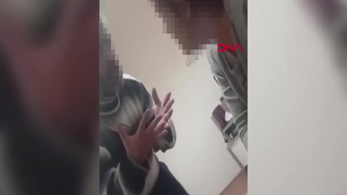 Kayseri’de Üvey babanın 9 yaşındaki çocuğa şiddeti kamerada | Video videosunu izle Kayseri’de Üvey babanın 9 yaşındaki çocuğa şiddeti kamerada | Video videosunu izle