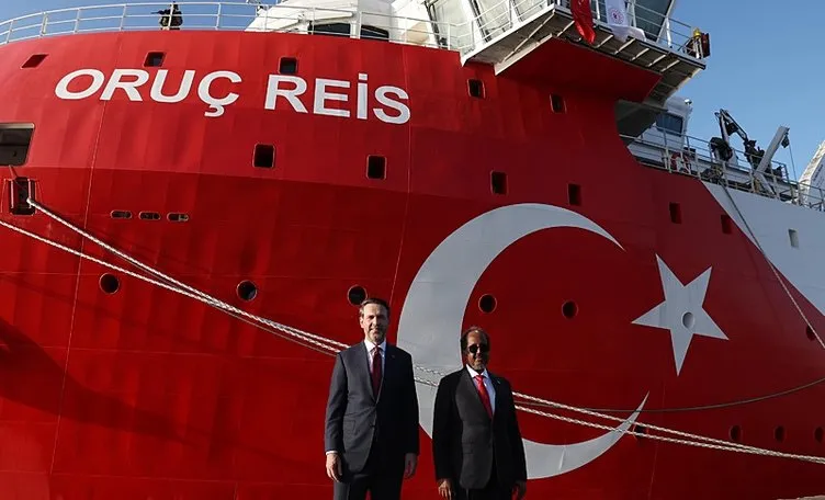 Somali’ye ulaşan Oruç Reis için Mogadişu’da karşılama töreni! Bakan Bayraktar’a anlamlı hediye