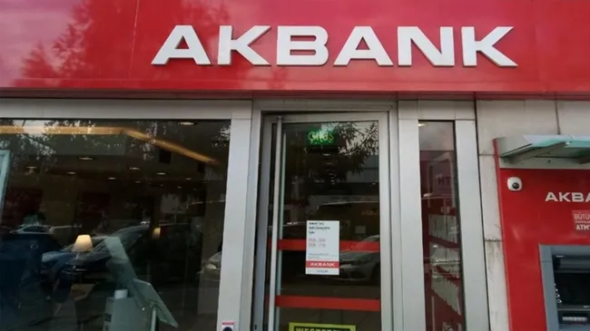akbankta-ana-sistembilgisayar-coktu-musteriler-endiseyle-bekliyor-akbankta-sistem-arizasi-nedir-1625659150037.jpg