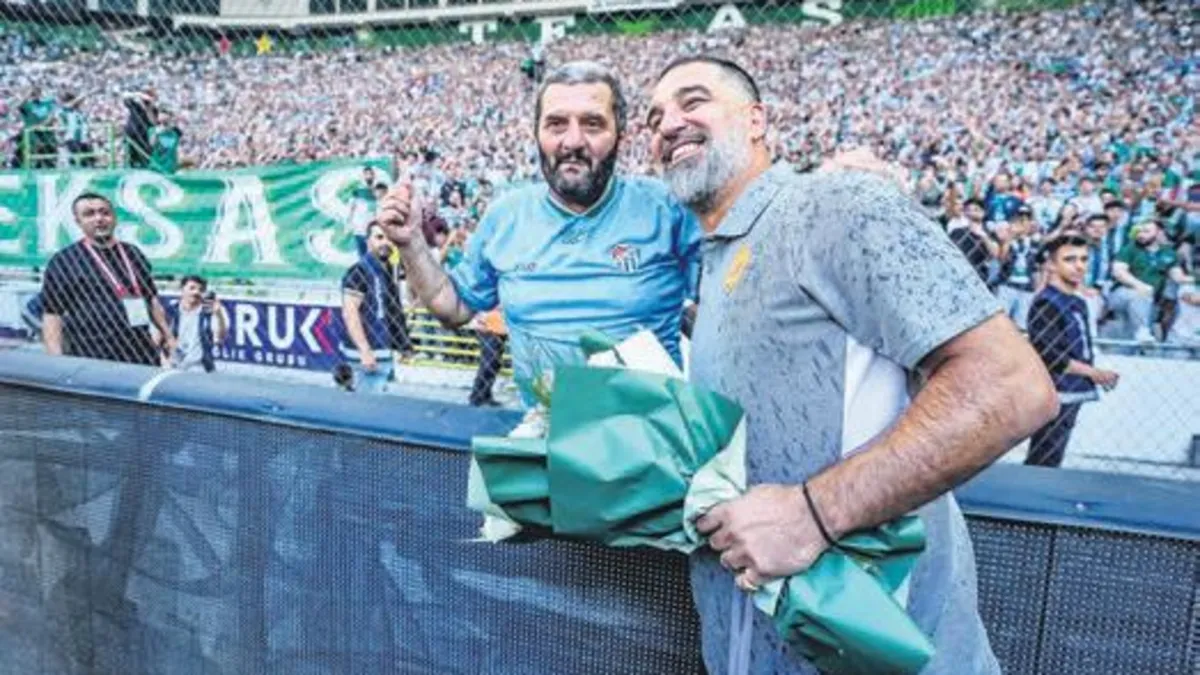 Arda Turan yönetimindeki Shakhtar Donetsk ile Bursaspor arasında oynanan hazırlık maçı