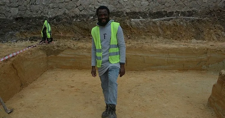 ’Futbolcuyum’ dedi, idmana çıkardılar ama şimdi inşaatlarda çalışıyor