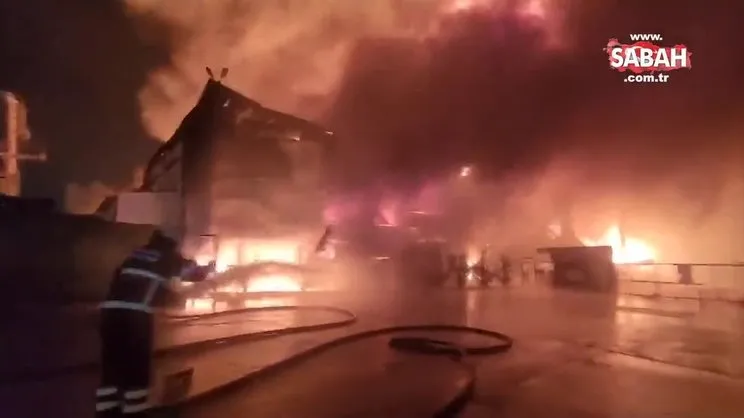 Lojistik deposunda büyük yangın