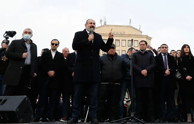 Erivan yine karışacak! Nikol Paşinyan, destekçilerini meydanlara çağırdı
