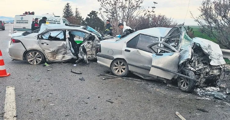 Baba ve iki oğlu kaza kurbanı