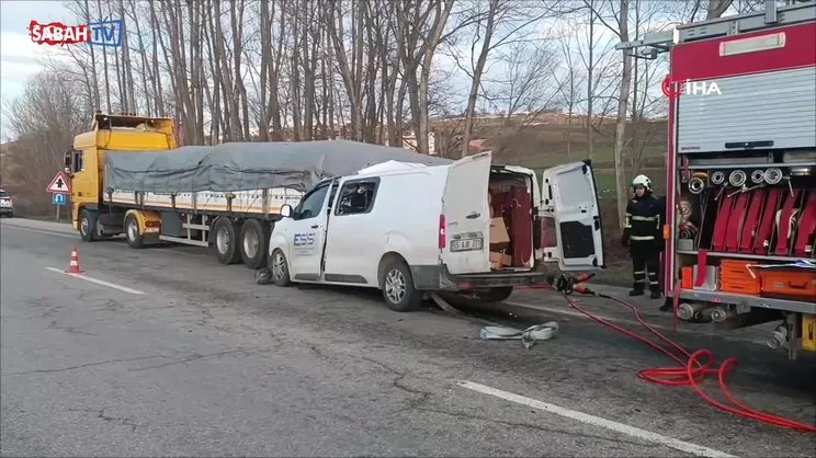Samsun'da feci kaza! Hafif ticari araç tıra çarptı: 1 ölü, 2 yaralı | Video