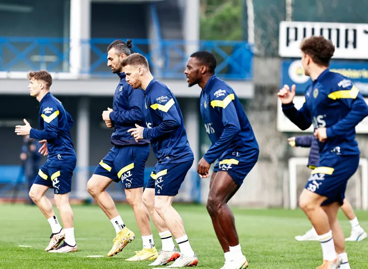 Son dakika transfer haberi: Galatasaray istedi Fenerbahçe devreye girdi! Yıldız oyuncu Süper Lig’e...