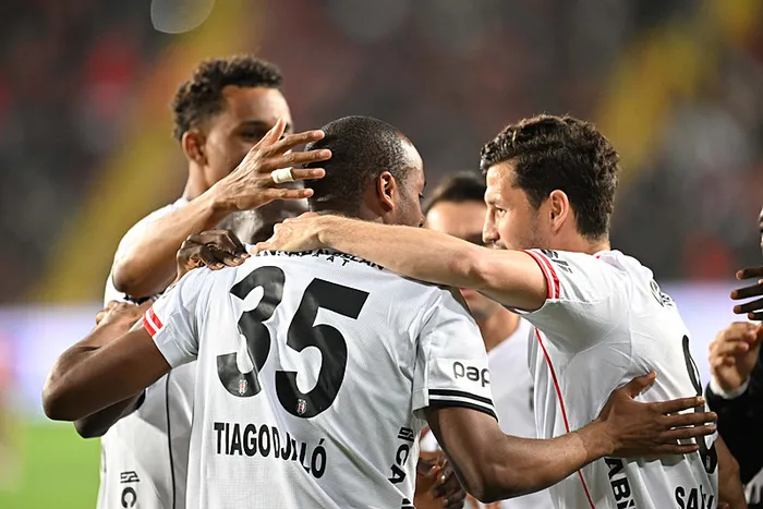 canli-super-ligde-gaziantep-fk-besiktas-maci-1777656437989.jpeg