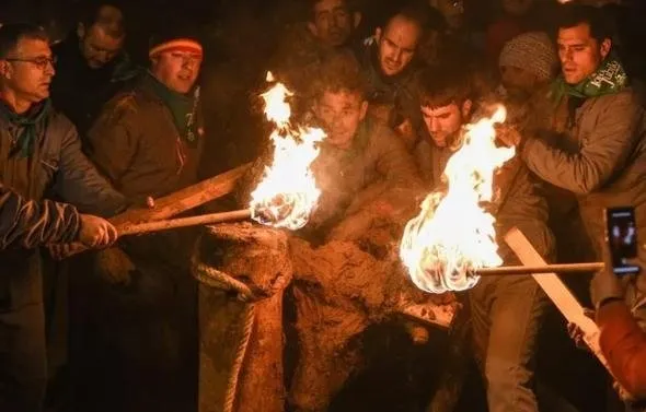 Böyle bir vahÅet görülmedi... Diri diri yaktılar...