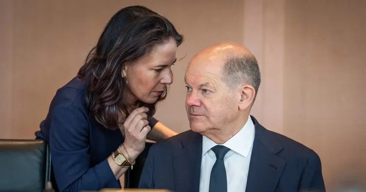 Siyasilere hakarete 2250 € ceza kesildi