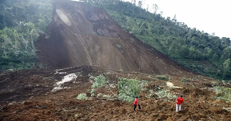 Endonezya’da heyelan: 6 ölü, 17 kayıp
