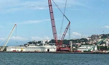 Fatih Sondaj Gemisi için Trabzon Limanı’na dev bir vinç kuruldu