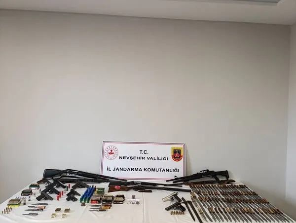 cephanelik-gibi-evlerden-silah-ve-uyusturucu-cikti-6-kisi-tutuklandi-1770903701205.jpg