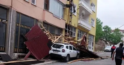 Amasya’da fırtına çatıları uçurdu