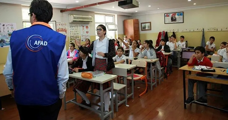 Ortaokul öğrencilerine ’deprem’ eğitimi