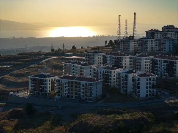 guclu-devlet-izmir-depreminin-yaralarini-da-sardi-depremzedelere-4-yilda-4-bin-602-konut-teslim-edildi-1730279477165.jpg