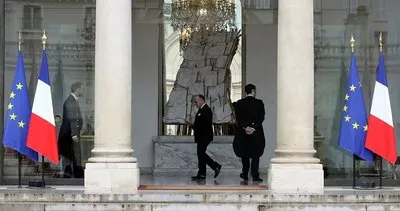 Fransa Başbakanı Bernard Cazeneuve Atina’da