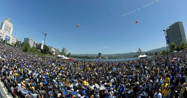 Golden State Warriors, şampiyonluğu 1 milyon taraftarla kutladı
