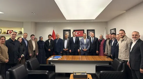 uskudarda-chpli-meclis-uyesi-tahsin-epli-ak-partiye-gecti-1790966944365.jpg
