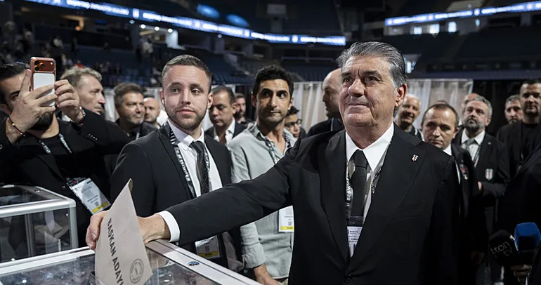 Başkan Serdal Adalı, oyunu kullandı