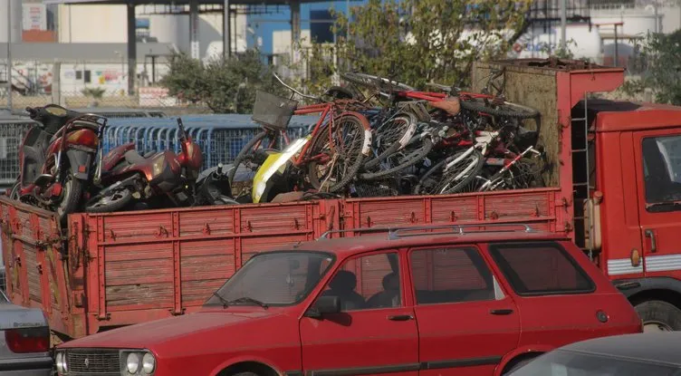 Adana’da ’bombalı motosiklet’ alarmı