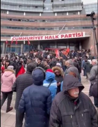 son-dakika-ekrem-imamoglunun-gozaltina-alinmasinin-ardindan-chpye-protesto-soku-25-ilceden-cagri-yapildi-ama-1742389612276.jpg SON DAKİKA... Ekrem İmamoğlu’nun gözaltına alınmasının ardından CHP’de protesto şoku: 25 ilçeden çağrı yapıldı ama…