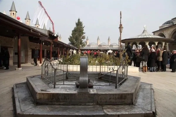 İşte kare kare Mevlana Dergahı