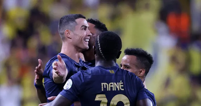 Cristiano Ronaldo 1200. maçında 868. golünü attı Cristiano Ronaldo 1200. maçında 868. golünü attı