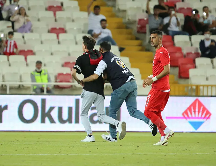 avrupadaki-temsilcimiz-sivasspor-petrocubu-maglup-ederek-tur-atladi-1627585195629.jpg