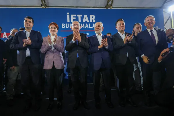 kilicdaroglunun-mutevazilik-maskesi-dustu-saati-12-bin-dolarlik-ucakla-iftara-gitti-1681332985661.jpg Kılıçdaroğlu'nun 'Mütevazilik' maskesi düştü: Saati 12 bin dolarlık uçakla iftara gitti!