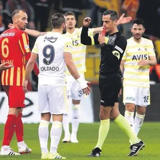 Küfür etti atıldı!