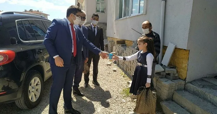 Şehit yeğeni oyuncak parasını Milli Dayanışma Kampanyasına bağışladı