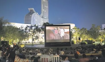 Açık havada patlamış mısır kokusu var!