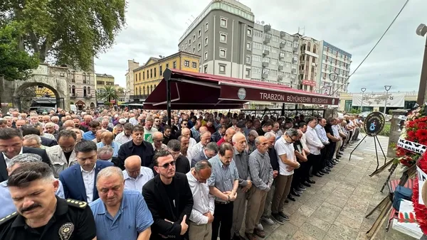 trabzonda-kalp-krizi-sonucu-hayatini-kaybeden-duayen-gazetecilerinden-ali-savas-son-yolcuguna-ugurlandi-1720275096668.jpg