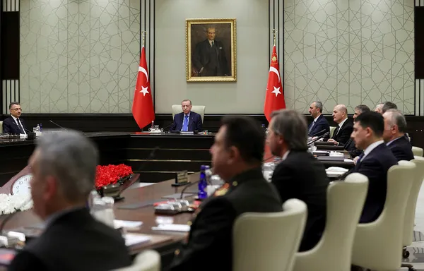 son-dakika-mgkda-ukrayna-vurgusu-sagduyu-icin-cagri-yapildi-1643303926633.jpg Son dakika: MGK'da Ukrayna vurgusu! Sağduyu için çağrı yapıldı