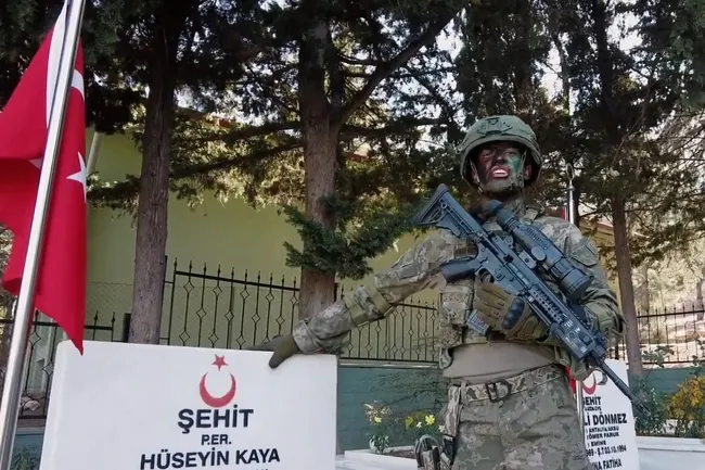 msbden-yeni-yila-ozel-once-vatan-klibi-sehit-oldum-olmedim-olmem-1672580588029.jpg MSB'den yeni yıla özel
