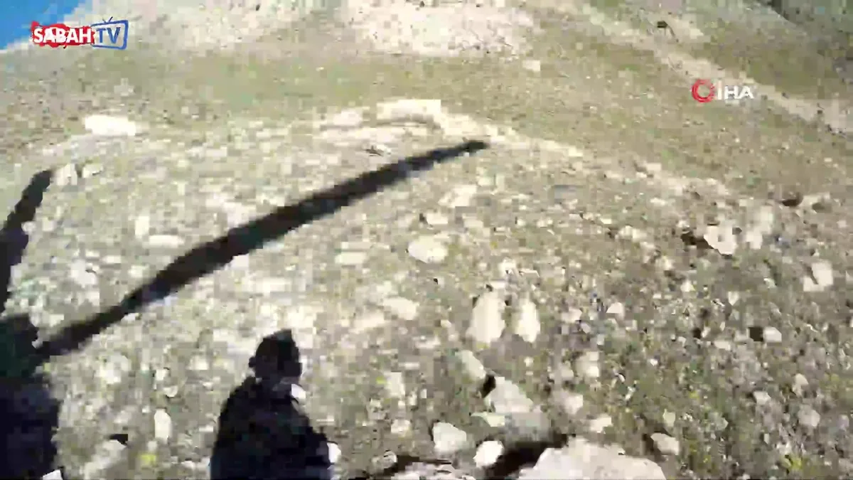 Aladağlar’da mahsur kalan dağcının kurtarılma anları kamerada | Video videosunu izle Aladağlar’da mahsur kalan dağcının kurtarılma anları kamerada | Video videosunu izle