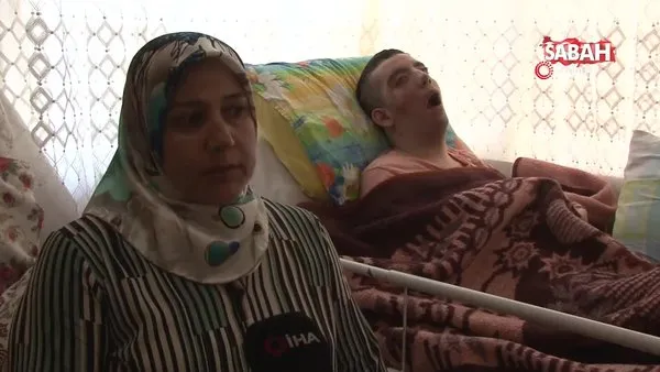 Ölümcül SSPE hastalığına yakalanan 28 yaşındaki Halil Özçelik 5 yıldır gözlerini kıpırdatamıyor, adeta kan ağlıyor