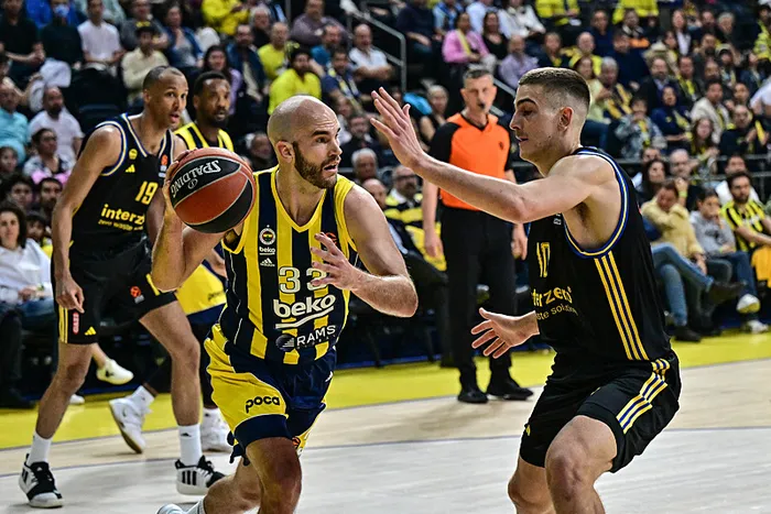 fenerbahce-bekodan-tarihe-gecen-galibiyet-nigel-hayes-davis-alba-berlini-yikti-gecti-1711742429885.jpeg