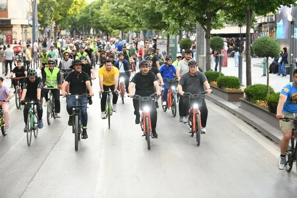 avrupa-bisiklet-baskenti-konyada-ayni-anda-binlerce-bisikletsever-pedal-cevirdi-1780646364868.jpg