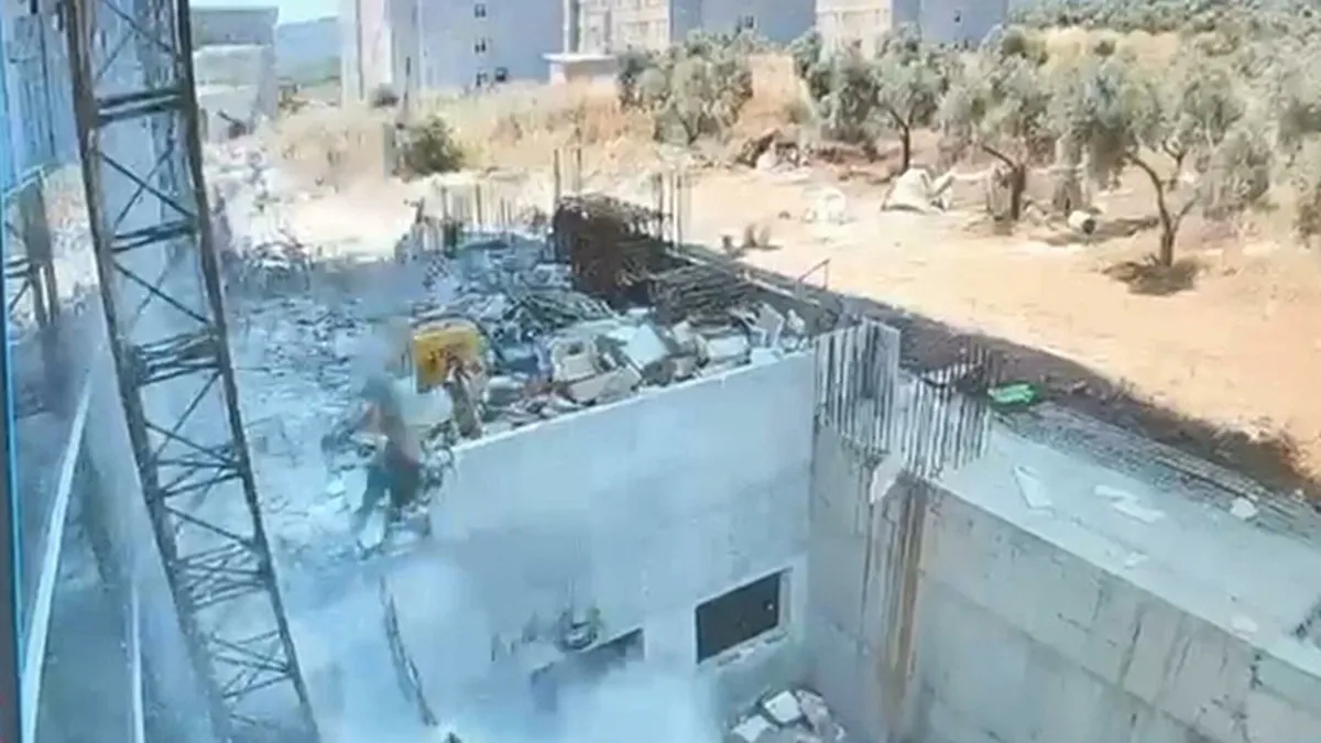 Aydın’da feci kaza: İskelede çalışan işçi 30 metre yüksekten düştü! Aydın’da feci kaza: İskelede çalışan işçi 30 metre yüksekten düştü!