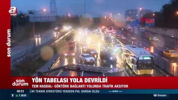 Son dakika! İstanbul Hasdal'da yön tabelası devrildi araçlar kaza yaptı | Video