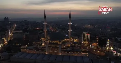 Taksim Camii’ne asılan mahya havadan görüntülendi | Video