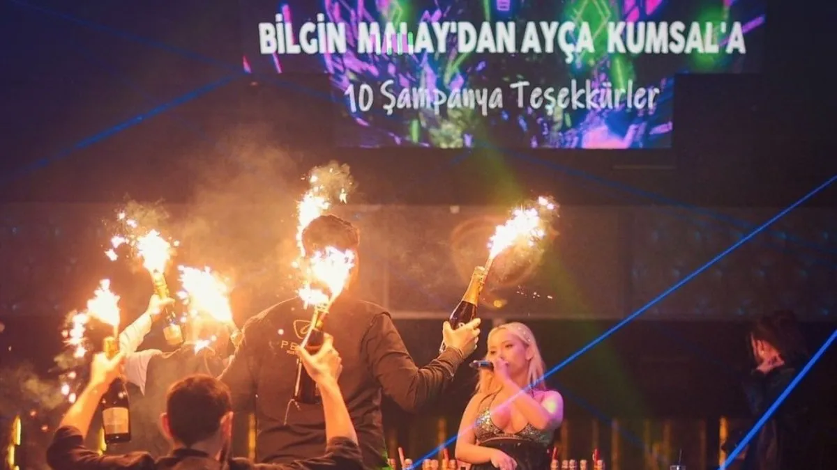 Aracında kaçak elektronik sigara yakalanan CHP milletvekilinin gece kulübü sefası