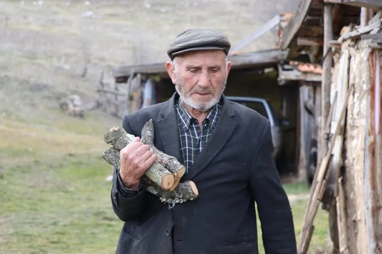 Yer Kütahya: Terk edilmiş köyde tek başına yaşıyor!